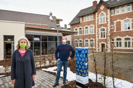 Die Schmiede-Leiter Susanne Stelbrink und Christian Schütte freuen sich über deutlich mehr räumliche Kapazitäten und ein eigenes Catering. Fotos: Christi