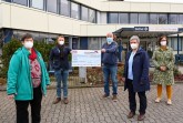 Bei der Spendenübergabe: (v. l.) Katharina Tielke, Matthias Wittich, Tim Ludwig, Michaela Diesen und Kerstin Raimann. Foto: Christian Weische.Foto: