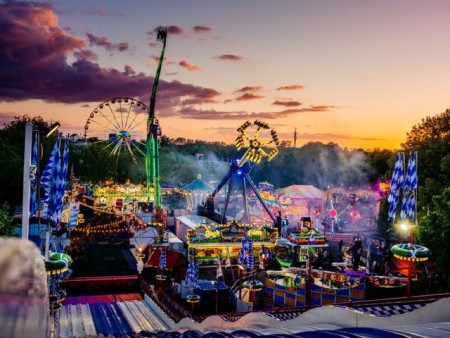 Der Lunapark auf dem Maspernplatz eröffnet für gewöhnlich die Kirmessaison in Paderborn. In diesem Jahr geht das Amt für Öffentlichkeitsarbeit und Stadtmarketing als Veranstalter jedoch davon aus, dass das Volksfest im geplanten Zeitraum nicht stattfinden kann.Foto:© Stadt Paderborn