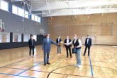 Einweihung der Sporthalle (v. l.): Dirk Happe, Leiter Paderborner Sportservice, Bürgermeister Michael Dreier, Sören Lühr, Betriebsleiter des Gebäudemanagements Paderborn, Beigeordneter Wolfgang Walter, Schulleiter Dirk-Oliver Pfizenmaier und Hubert Wewer, Dipl.-Ing. Architekt bei der architektur-werk-stadt.Foto:© Stadt Paderborn
