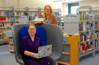 Franziska Huhnke (Moderation) und Silke Niermann (Bibliotheksleitung) laden ein zum Online-Austausch von Lese- und Hörtipps der Stadtbibliothek Gütersloh am 6. Mai, um 19 Uhr.Foto:Stadt Gütersloh