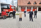 Zuwendungsbescheid ist eingetroffen für den Ausbau der Feuerwehr in Büren: Peter Salmen, Vorsitzender Ausschuss Bauen, Umwelt und Stadtplanung, Sebastian Hardes, Stellv. Löschzugführer, Ministerin Ina Scharrenbach, Bürgermeister der Stadt Büren Burkhard Schwuchow, Michael Stork, Leiter der Feuerwehr der Stadt Büren, und Bernhard Hoppe-Biermeyer, Landtagsabgeordneter Paderborner Land.