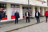 Arbeiten gemeinsam an der Steigerung der Aufenthaltsqualität in der Brakeler Innenstadt: (von links) Alexander Kleinschmidt (Wirtschaftsförderung Stadt Brakel), Bürgermeister Hermann Temme, Cihan Gündogan (Eigentümer), Uwe Oeynhausen (Ausschussvorsitzender) und Markus Härmens (MGrafix)