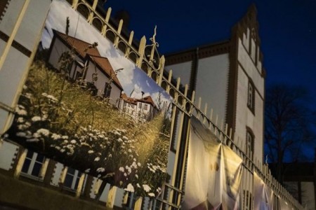 Fotoausstellung am Zaun der Alanbrooke Kaserne .Foto: © Tobias Vorwerk