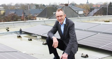 Über den Dächern von Rietberg: „Die Eigenversorgung mit Strom ist gut für die Umwelt, entlastet das öffentliche Netz und schont den Geldbeutel“, so Wolfgang Rieländer von der Max Lüning GmbH & Co. KG in Rietberg. Foto: privat