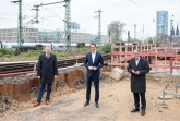 Heiko Sedlaczek, Geschäftsführer Nahverkehr Rheinland (NVR), Hendrik Wüst, Verkehrsminister Nordrhein-Westfalen, Ronald Pofalla, Infrastrukturvorstand der Deutschen Bahn (v.l.n.r.)