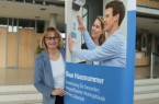 Wettbewerb Blaue Hausnummer 2021 in sieben Kommunen gestartet: Ursula Thering vom Kreis Gütersloh wirbt fürs Mitmachen.