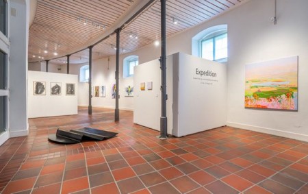 Die Ausstellung „Expedition“ zeigt Werke der Lehrenden der Sommerakademie 2021.Foto:© Stadt Paderborn 