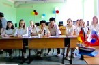 Virtuelles Treffen der Partnerstädte: (Mitte) Irina Kondratjewa und Natalja Rosinskaja (beide Ansprechpartnerinnen in Rshew) sorgten gemeinsam mit Schülerinnen und Schülern aus Rshew für ein abwechslungsreiches Programm.Foto: Quelle Stadt Gütersloh
