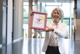 Prof. Dr. Ulrike Settnik, Projektleiterin des audits fgh an der FH Bielefeld, betont das Engagement aller Hochschulangehörigen, die aktiv an Entwicklung und erfolgreicher Umsetzung fa­mi­lien­freundlicher Maßnahmen mitwirken.  Foto: Susi Freitag / FH Bielefeld