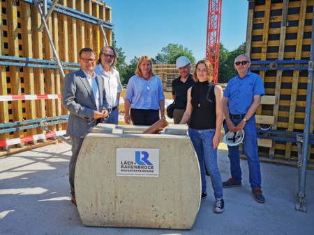 Der Grundstein für den Neubau der Grundschule wurde in Eidinghausen gelegt. 