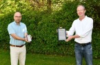 Fachbereichsleiter Michael Werner (links) und Hubertus Abraham vom Kreis Höxter freuen sich, dass sie mit der neuen Abfall-App den Service erheblich ausweiten können. Foto: Kreis Höxter