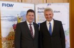 NRW-Wirtschaftsminister Prof. Dr. Andreas Pinkwart mit Dr.-Ing. Alexander Brändle, FHDW-Vize-Präsident für Digitalisierung. Foto: Klaus Pehle/FHDW
