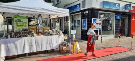 Die Beutel- Aktion stieß auf sehr großen Anklang. Alle 300 Beutel waren nach wenigen Stunden verkauft.Foto:© Stadt Paderborn