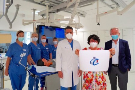 Bitten um Spenden für eine ECMO: Prof. Dr. Heinrich Ditter (v.r.), Chefarzt der Klinik für Innere Medizin a.D. und Teil des erweiterten Vorstands des Verein der Freunde und Förderer des Klinikum Gütersloh e.V., Maria Unger, Vorsitzende des Verein der Freunde und Förderer des Klinikum Gütersloh e.V. und ehemalige Bürgermeisterin der Stadt Gütersloh, sowie Prof. Dr. Fikret Er, Chefarzt der Klinik für Innere Medizin I im Klinikum Gütersloh.