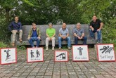 Sie alle freuen sich über den neuen Fitnessparcours im Parkteil Nord (von links): der designierte neue Geschäftsführer der Gartenschaupark Rietberg GmbH, Johannes Wiethoff, Bürgermeister Andreas Sunder, vom TuS Westfalia Neuenkirchen Maria Allerbeck, Hubert Kollenberg und Raimond Pröger sowie Parkmeister Helmut Kammermann. Foto: Stadt Rietberg