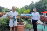 Zweistufiges Kurssystem zum Schwimmen lernen:  Schwimmmeister Josef Gottschalk und Bürgermeister Burkhard Schwuchow sorgen im HaWei, Büren-Harth, für kostengünstige Schwimmkurse für Kinder.Foto:Stadt Büren