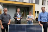 (von links nach rechts): Bernd Adam (Geschäftsführer der Stadtwerke Vlotho GmbH, Rocco Wilken (Bürgermeister der Stadt Vlotho), Carina Heyer (Klimamanagerin der Stadt Vlotho) und Matthias Sasse (Vertriebsleiter Stadtwerke Lemgo).