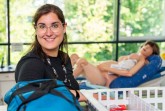 Maike Lammert vom Fachbereich Gesundheit der FH Bielefeld baut mit ihren Kolleginnen und Kollegen derzeit den praxisintegrierten Bachelor-Studiengang Angewandte Hebammenwissenschaft auf. (Foto: Felix Hüffelmann / FH Bielefeld)