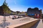 Paderborn hat sich mit dem neugestalteten Domplatz beim bundesweiten Fotowettbewerb "Wir im Quartier- unser Liblingsort der Städtebauförderung" beworben und bittet jetzt alle Bürgerinnen und Bürger bis zum 29. August unter www.tag-der-staedtebaufoerderung.de/aktuelles/fotowettbewerb-voting abzustimmen.Foto:© Stadt Paderborn
