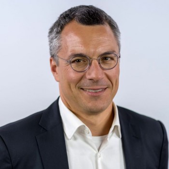 Henner Böttcher tritt bereits zum 1. November für eine zweimonatige Einarbeitungs- und Übergabephase in die CLAAS Gruppe ein.