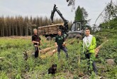 Sie forsten den Stadtwald in Büren wieder auf: Michael Wessel, Stadtförster, Ralf Schmidt, Leiter Infrastruktur, und Bürgermeister Burkhard Schwuchow. Foto: ©Stadt Büren