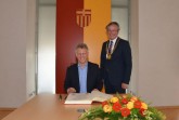 Als Ehrengast der „Expedition Wissenschaft“ begrüßte Bürgermeister Michael Dreier Dr. Sierk Poetting im Rathaus der Stadt Paderborn.Foto:© Stadt Paderborn
