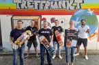 Im Bürener Jugendtreff ist wieder richtig viel los: Bürgermeister Burkhard Schwuchow, Henning Röhrig, Sozialarbeiter, Sebastian Sobiech und Michael Franke, Asphaltsurfer e. V., Carolin Kluthe, Sozialarbeiterin, und Jan Hoffmeister, Leiter Jugendpflege.