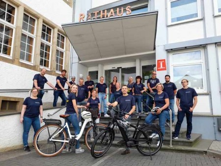 Büren präsentiert sich als klimaengagierte Kommune und nimmt erstmalig am Stadtradeln teil. Das Team der Stadtverwaltung mit Bürgermeister Burkhard Schwuchow freut sich schon auf den Start am 5. September 2021.
