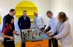 Auf dem Bild kickern v.li.: Thuy-Van Truong, deutsche Nationalspielerin im Kickern, Jan Hendrik Unger, kaufmännischer Direktor der LWL-Einrichtungen Marsberg, Benjamin Ridder, Project Manager Exhibitions/Events von dSPACE, Dr. Filip Salem, leitender Oberarzt der Kinder- und Jugendpsychiatrie Paderborn, Dietrich Honervogt, 1. stellvertretender Bürgermeister von Paderborn und Dr. Falk Burchard, Chefarzt der Kinder- und Jugendpsychiatrie Marsberg und Paderborn.Foto: © LWL