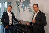 FASTEC GmbH setzt auf konsequente Personalentwicklung. Vertriebs- und Marketingleiter Lars Knitter (links) und Geschäftsführer Christian Reusch (rechts im Bild).
