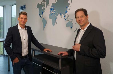 FASTEC GmbH setzt auf konsequente Personalentwicklung. Vertriebs- und Marketingleiter Lars Knitter (links) und Geschäftsführer Christian Reusch (rechts im Bild).