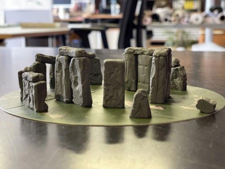 Ihr eigenes Stonehenge können Teilnehmende des Herbstferienprogramms im LWL-Archäologiemuseum gestalten. Foto: LWL/M. Lagers