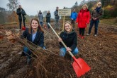 Spatenstich zu neuem Klimawald in Bielefeld mit BM Karin Schrader - 5.000 Bäume.Foto:Carolinen Brunnen