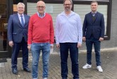 Landrat Jürgen Müller (v. l.) zusammen mit Dr. Dr. med. Hermann Rudolf Nolting, Dr. Dr. Erik Christoph Rehn und Bürgermeister Rocco Wilken.