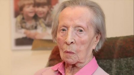 Ein „solides Leben“ sei das Rezept zum Alt-werden, sagt Anneliese Figge. Foto: Paul Schulz 