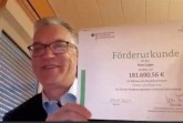 Uwe Feiler, parlamentarischer Staatssekretär im Bundesministerium für Ernährung und Landwirtschaft (BMEL) mit dem Förderbescheid, der symbolisch online überreicht wurde.