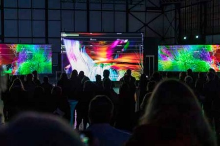 Eröffnungsabend von "Futur 21" am 4. November mit einer Gesamtpräsentation des Festivals in der Maschinenhalle der Zeche Zollern. Foto: LWL / Unkelbach