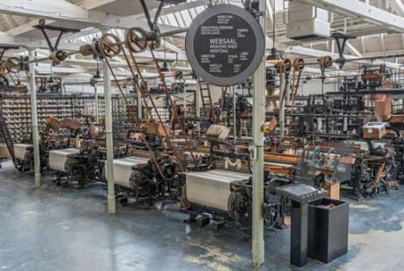 2021 hat das Textilwerk Bocholt erstmals digitale Museumsführungen durch die Weberei für Auszubildende im Textilbereich angeboten. Foto: LW / Holtappels