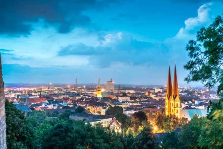 Seit Beginn des Stadtmarkenprozesses unterstützen die Bielefeld-Partner die Markenkommunikation. Jetzt ist das Sponsorennetzwerk als Best-Practice-Beispiel für den Projektpool „Stadtimpulse“ zertifiziert. Bild: deteringdesign GmbH