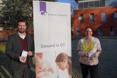 Gesund ins Jahr 2022 (v.l.): Matthias Wehmhöner (AOK-Serviceregionsleiter der AOK Nordwest) und Maud Beste (Geschäftsführerin Klinikum Gütersloh) und kündigen das neue Veranstaltungsprogramm „Gesund in GT“ des Klinikum Gütersloh Foto: Klinikum Gütersloh