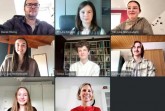 Die sechs Gewinner des diesjährigen Regionalwettbewerbs „Jugend debattiert“ wurden auch in diesem Jahr per Videokonferenz ermittelt: Lina-Sophie Klöpper, Lina-Marie Lubahn (oben v.l.), Lea Hermelbracht, Justus Lunecke, Bjane Lehde (Mitte v.l.) und Carla Wiegand (unten links) nehmen für OWL am Landesentscheid teil. Mit ihnen freuen sich die Organisatoren Daniel Hitzig und Frauke Roose. (Screenshot: Jugend debattiert)