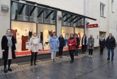 Möchten mit der Präsentation der Ausstellung ein gemeinsames Zeichen gegen Gewalt an Frauen setzen (v. l.): Marleen Wortmann (Gleichstellungsstelle Stadt Paderborn), Dagmar Drüke (Gleichstellungsbeauftragte Stadt Paderborn), Eva Bock (Gleichstellungsbeauftragte Stadt Büren), Ingrid Rüther (Gleichstellungsbeauftragte Stadt Bad Wünnenberg), Rita Köllner (Gleichstellungsbeauftragte Stadt Delbrück), Miriam Arens (Gleichstellungsbeauftragte Stadt Salzkotten), Christina Müller (Gleichstellungsbeauftragte Gemeinde Borchen ab 1. April), Elisabeth Rüsing (Gleichstellungsbeauftragte Gemeinde Borchen), Simone Böhmer (Gleichstellungsbeauftragte Kreisverwaltung Paderborn) sowie Rita Junker (Gleichstellungsbeauftragte Stadt Lichtenau). Auf dem Foto fehlen Manuela Fischer (Gleichstellungsbeauftragte Stadt Bad Lippspringe) und Irene Lossin (Gleichstellungsbeauftragte Gemeinde Hövelhof).Foto:© Stadt Paderborn