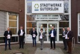 Sie setzen die Erfolgsgeschichte gemeinsam fort: (von links) Koopera-tionsberater Martin Schmalenstroer, Stadtwerke-Geschäftsführer Ralf Libuda, Andreas Westermeyer (Kreisverbandsvorsitzender), Dr. Mechtild Meier (Stadtwerke Gütersloh), Heiner Kollmeyer (Kreis-landwirt), Marco Schröder (Gemeindewerke Herzebrock-Clarholz) und Andreas Großewinkelmann (Beiratsvorsitzender und Landwirt).