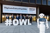 Initiative DigitaleZukunft@OWL holt Erfolgsprojekte aus OWL auf die Bühne. Auf dem Foto (v. l. n. r.): Matthias Eichler, Leiter Digitalisierungsbüro der Stadt Bielefeld, Prof. Dr. Nikolaus Risch, Vorstand der Michael Dreier, Bürgermeister der Stadt Paderborn, Wolfgang Marquardt, Prokurist der OstWestfalen-Lippe GmbH, Dr. Jochen Viehoff, Geschäftsführer des Heinz Nixdorf MuseumsForums, Werner Peitz, Bürgermeister der Stadt Delbrück und Christoph Rüther, Landrat des Kreises Paderborn.Foto: © HNF