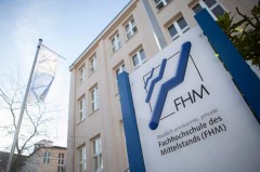 © csm_FHM_Bielefeld_Fahne