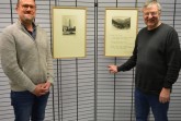 Bei der Ausstellungseröffnung: Enkel, Entdecker und Leihgeber Thomas Gockel (li.) mit dem Leiter des Stadt- und Kreisarchivs Wilhelm Grabe.Foto:© Stadt Paderborn/Stadt- und Kreisarchiv