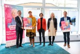 Die Partner der Initiative Zukunftsbild Pflege freuen sich über den Start der Kampagne: Uwe Borchers, Geschäftsführer ZIG OWL, Pastorin Dr. Johanna Will-Armstrong, Vorstand v. Bodelschwinghschen Stiftungen Bethel, Silke Aron, Amtsleiterin des Büros für Integrierte Sozialplanung und Prävention Stadt Bielefeld, Richildis Wälter, Arbeitsgemeinschaft Wohlfahrtsverbände Bielefeld (AGW) und Prof. Dr. Ingo Ballschmieter, Wissenschaftlicher Leiter Open Innovation City (von links).