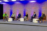 n der Podiumsdiskussion (v.l.): Benjamin Lichte, Projektleiter Paderborner Senioreninitiative e.V., Tobias Stochl, Quartiersmanager AWO Kreisverband Paderborn e.V., Christiane Boschin-Heinz, CDO Stadt Paderborn, Moderatorin Janine Brandt, Dr. Bastian Pelka, Vertretungsprofessor Lehrstuhl Rehabilitationssoziologie TU Dortmund, und Michaela Weigel, Sachgebietsleiterin der Koordinationsstelle für Inklusion und Integration der Stadt Paderborn.