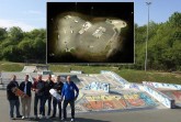 Die neue Flutlichtanlage des Skateparks im Goldgrund ist startklar. Offiziell eingeweiht haben sie (v. l.) Michael Schäfer (GMP), Michael Franke (Asphaltsurfer Paderborn e.V.), Dirk Happe (Paderborner Sportservice), Philipp Wezorke (Firma Major GmbH), Paul Probst (Firma Major GmbH) und Mario Krückeberg (Paderborner Sportservice).Foto:© Stadt Paderborn/Firma Major GmbH